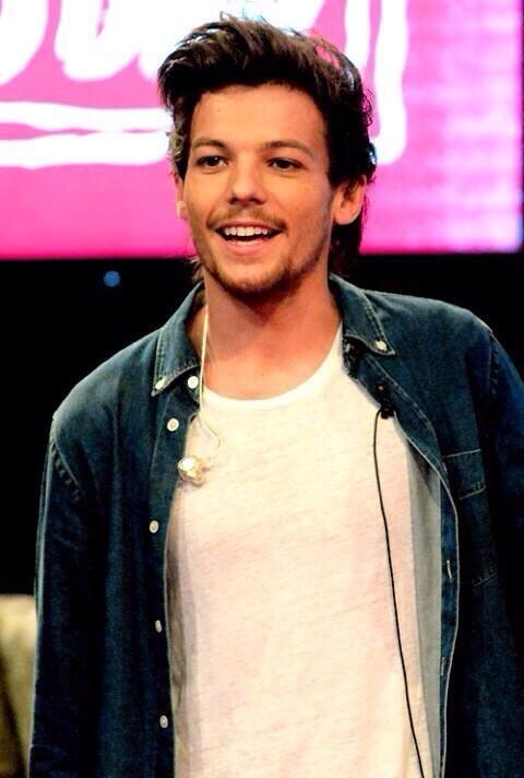 brknsceneupdtes's tweet image. RT if louis tomlinson doesn't follow you! 
{maybe he'll see this&amp;amp;follow some of you}

MBF

We'll dm this link daily ♡