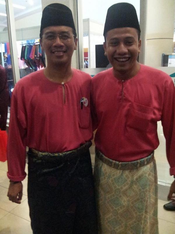 AlifRahim's tweet photo. Berbuka puasa bersama YAB MB Johor.Bantuan Belia Islam.MB Johor steady. @khalednordin @AzmanJaafar_AJ http://t.co/COJxEONAx9