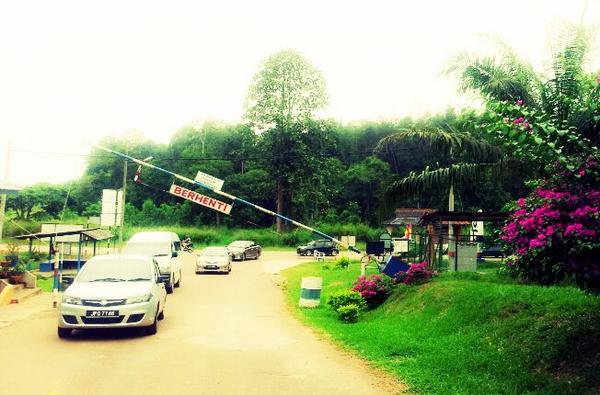 Konvoi Ziarah Kasih Ramadhan DUNKahang <a href="/HishammuddinH2O/">Hishammuddin Hussein 🇲🇾</a> @PuteriSembrong <a href="/fizah_2701/">Fizah echa</a> <a href="/zeekay15/">Kucing Gebu</a>