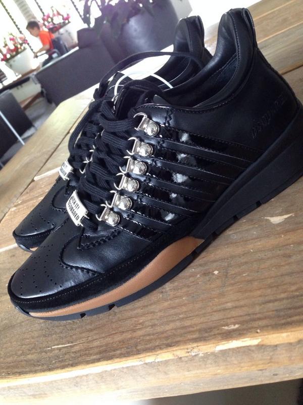 ThomasAcMilan's tweet photo. Nieuwe schoenen #dsquared2 http://t.co/qEnQvd0Y3Y