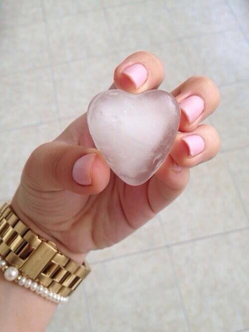 smh. RT @BigBlurr: 😭😭😭 RT @NothingLikeIt15: Rare pic of a lightskin girls heart.