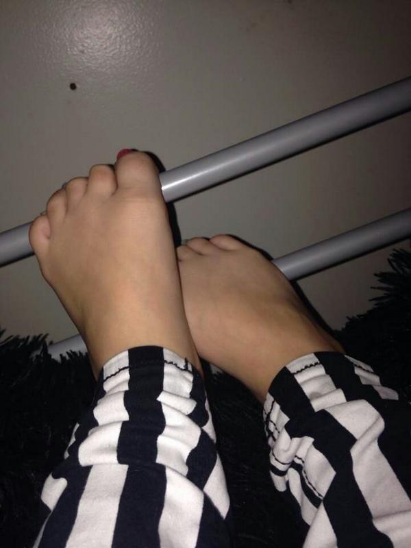 FeetRate's tweet photo. 95/100 #Feet #Toes #Blue #Pink #Soles #Cute #Kik #Chubby #NiceFeet #LongToes #FeetWorld http://t.co/boBThAAaJk