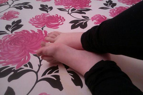 FeetRate's tweet photo. 85/100 #Feet #Toes #SmallFeet #Soles #Cute #Kik #Chubby #NiceFeet #SmallToes #FeetWorld http://t.co/YBeFBfGFwp