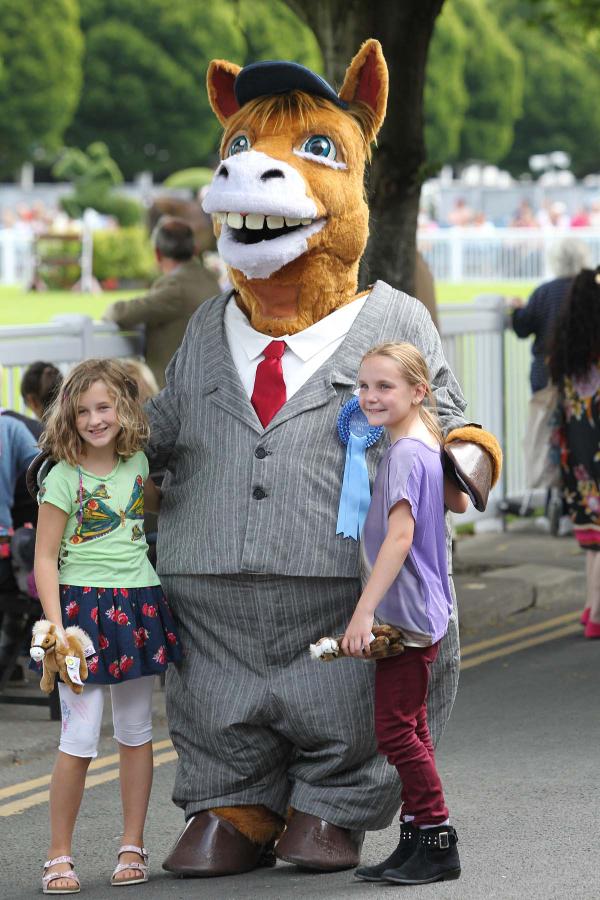 DublinHorseShow's tweet photo. Once we hit 7000 followers we will give away a family ticket to the @DublinHorseShow RT &amp; Follow for a chance to win! http://t.co/xsr9OKe95l