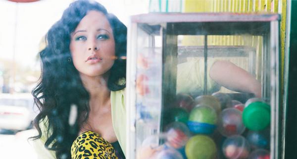 MetroLyrics's tweet photo. Soul singer @OfficialJennEm is premiering her lyric video for #Jailkeeper with us! Watch now: http://t.co/MiBJnHE3AR http://t.co/ttijyIkVdD
