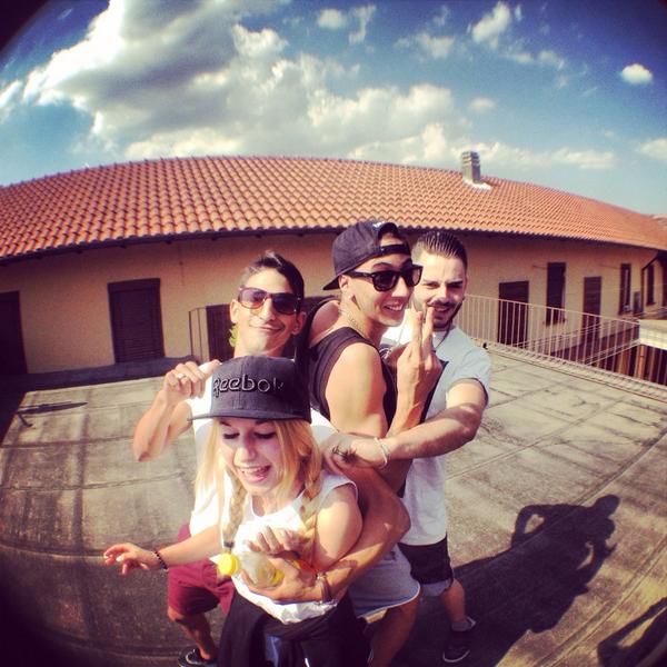 TROUPEDELITE's tweet photo. Pausa foto durante le riprese del nuovo video...
Giovedì 17 Luglio Live @SunsetBeach,
Milano (Via Novara)
TD'E SQUAAD http://t.co/q5Tc3DVWlY