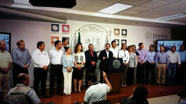 masmedio's tweet photo. Convoca @guillermopadres a la unidad en defensa del agua para todos 
http://t.co/zA31Wx9Cm3
#HermosilloSinAgua http://t.co/lDYBxND9Ub