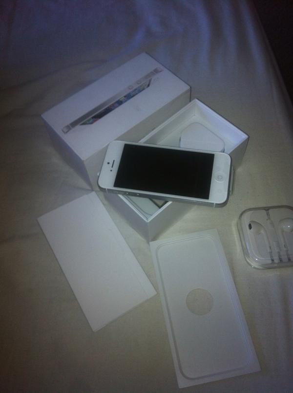 CraigySam's tweet image. For sale. iPhone 5 16gb white with silver trim. Brand new. £350 Ono. Direct message for info