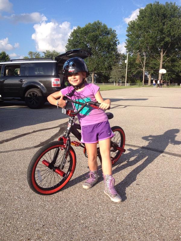 krojo's tweet photo. Someone likes her new bike! #happybirthdayweek Amelia! http://t.co/Sw00VtCbdG
