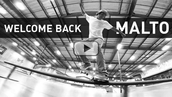 Video back. Video back. Video back. возвращение с луны. человек, играющий в видеоигры.