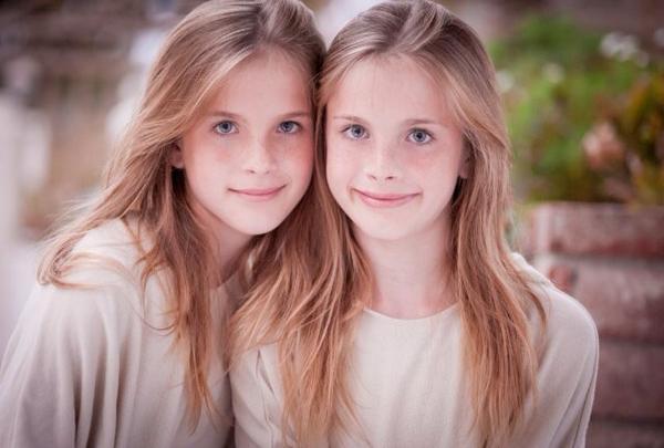 LaylaRosemodel's tweet photo. “@RyanJL: These are the now 12-year-old twins who played Rachel and Ross's baby girl Emma in Friends. Sorry. http://t.co/Uguc4Yu1W1” #wtf