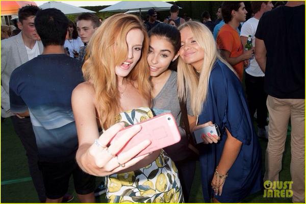 andreardz85's tweet photo. Selfies Selfies!💗😊 @bellathorne @MadisonElleBeer @allisimpson #JJSummerFiesta http://t.co/2oEvFT1ChJ