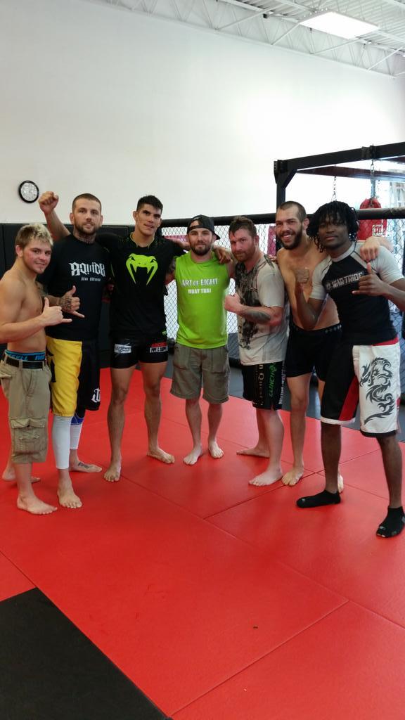 Silverback316's tweet photo. Great morning grappling/sparring sesh wit @BQuickJiuJitsu @BrutalBedford @TheButcherCutts Levi mowles and len bentley http://t.co/5ZRQZDRKuO