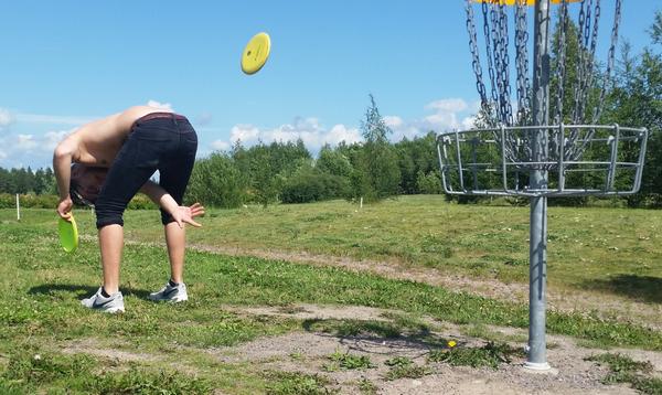 DiscGolfDummies's tweet image. How should we call this style? #FSFore invited us to join their competition early July #dummystyle #frisbeegolf