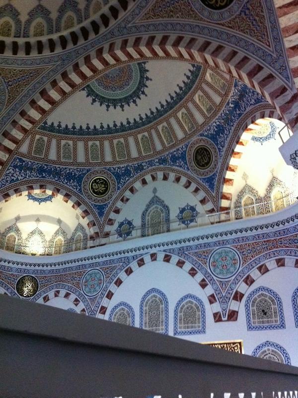 ByzGllgl's tweet photo. I'm at Ahmet ve Ayşe İnci Camii http://t.co/2KyUZ1MYsI http://t.co/KoX7cD4ToW