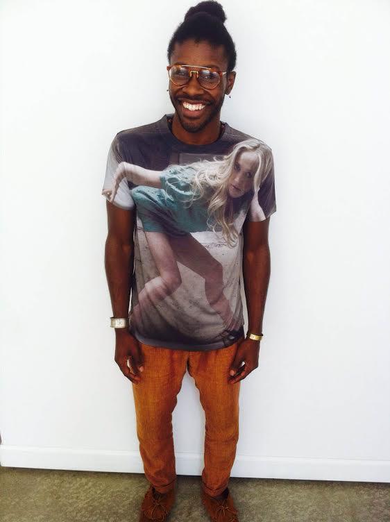 SeeMe's tweet photo. R&B/soul musician & producer @JesseBoykins3rd rocks a #SeeMeTee while filming his secret project today at @SeeMe! http://t.co/qyHnUHTfU0