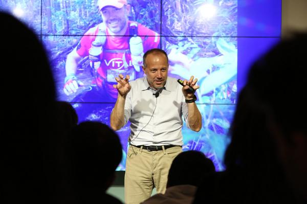 bcnmoments's tweet photo. Quines aventures @albert_bosch i @EstrellaDammCat ! #LPBCN14
Foto: @Llumsmedia http://t.co/VRrI9DMy3f