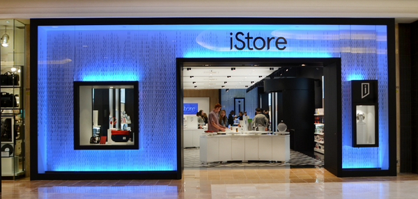 iStoreworld's tweet photo. Notre magasin-phare est maintenant ouvert! Venez nous voir au @CentreRockland! #MTL #Montreal #mydigitallife #istore http://t.co/d6MO5lLf9h