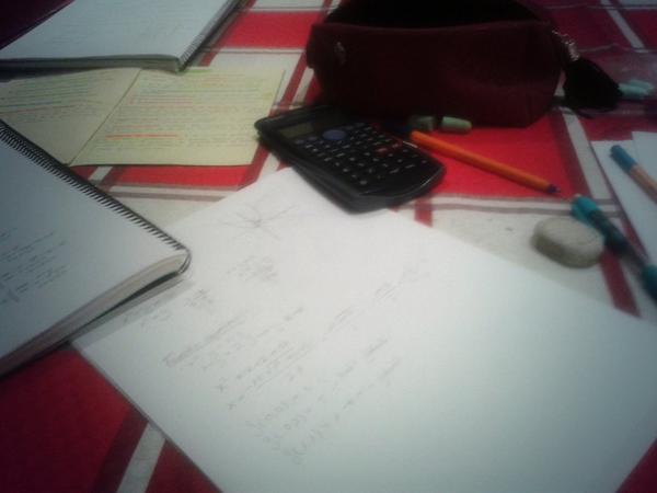MiriamSL_94's tweet photo. No hay mejor plan para la vaca por la noche. ¿Verdad? @andreagvalero http://t.co/sgM3VqfyFP