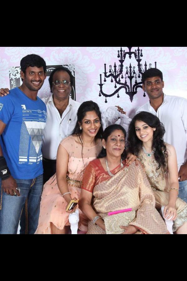 TamilMovieFan's tweet photo. # Vishal &amp; his Family http://t.co/2fdaQ1n4a9