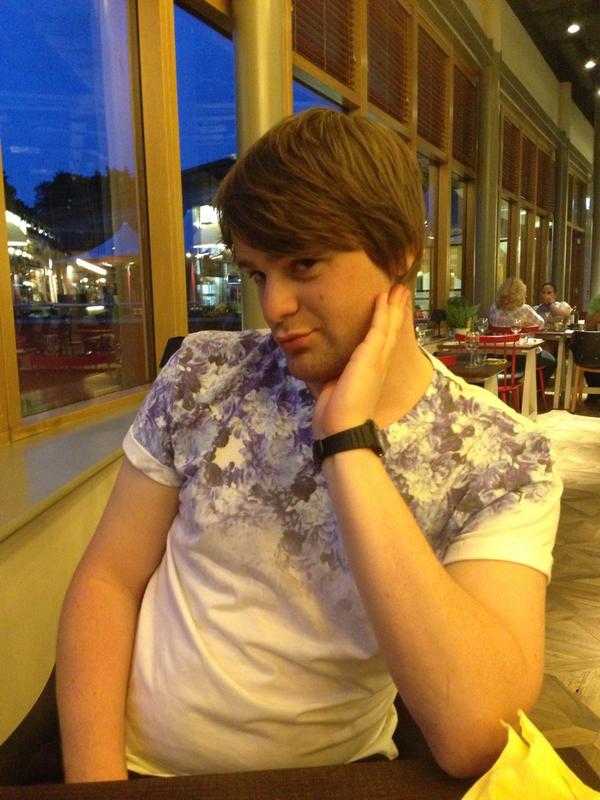 1992Keely's tweet photo. @Mark_Cumbo you think you're so funny !!! #gayboy http://t.co/IVwaMsytRB