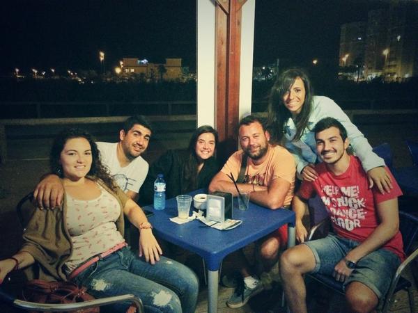 pazcabmatas's tweet image. Mi familia... @Popypev10 @soraya2222 #mergo #flores #maku