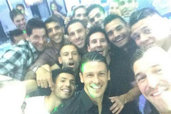 HinchadaTLF's tweet photo. Cracks y potros... #FandomParaLaSeleccion http://t.co/lbtgYwuwFb