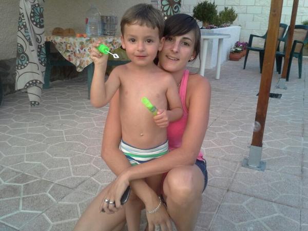 TamLuRH's tweet photo. Feliz con tata laury en su 4°cumpleaños! @lauramapache89 http://t.co/qoit6UfPTa
