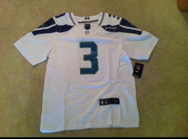 Don't miss out on this Russell Wilson jersey for $45! #Seahawks    ebay.com/itm/1413454797…