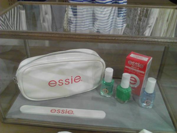 ameliaismore's tweet image. Free today with any purchase #Piperlime 121 Wooster @BronzeMagazine