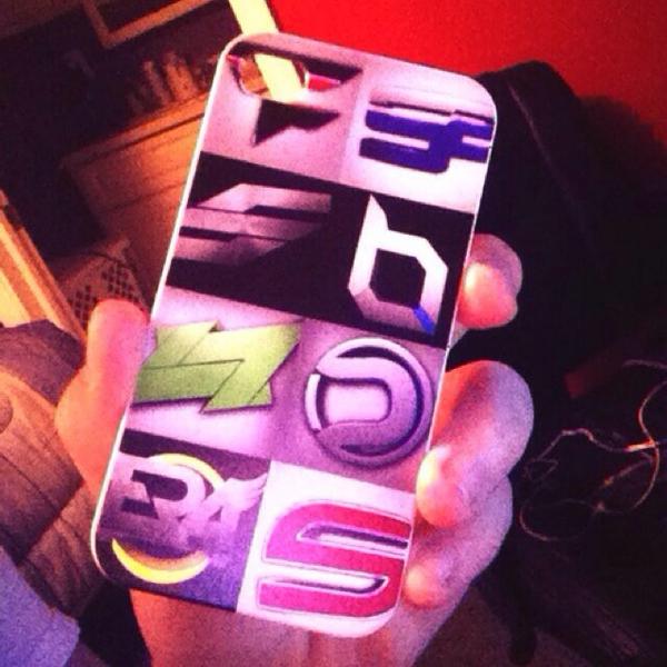 Hyderix's tweet image. just got my new phone case!