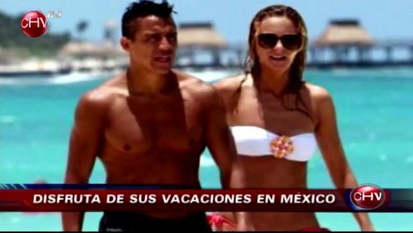 chilevision's tweet photo. ¡Paparazzeado! Diario inglés descubrió a Alexis y a su novia en México ¡Revisa las imágenes! → http://t.co/SDOtKX93MY http://t.co/UgIE5tY8uf