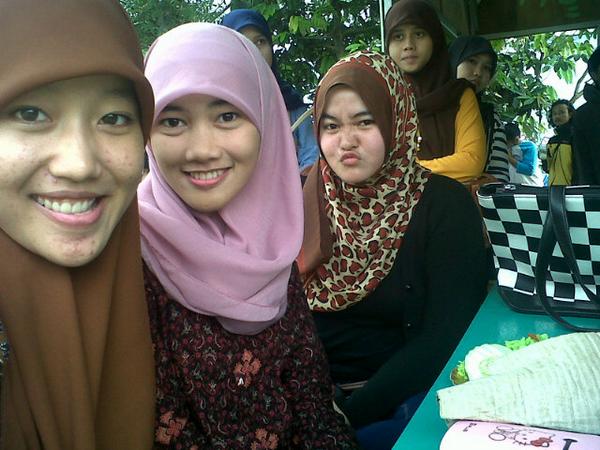 dewiyayanSR's tweet photo. @Ekaindri_18 @oviink02 :* ({}) http://t.co/JAruYGNRUV
