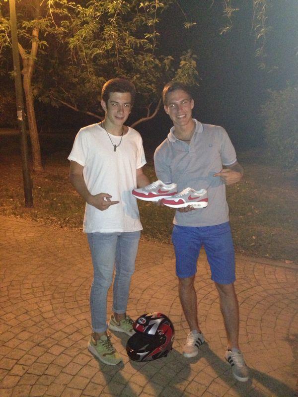 revirok's tweet photo. Muchaas gracias Stilton!! Mañana estreno zapas en tu honor @jerojimenez96 un aplauso pa' jero. Grandeeee ♥♥ http://t.co/G0vBmJe5K5