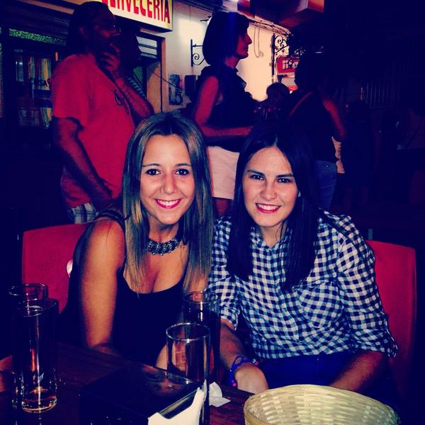 ania_tania's tweet photo. Cuando íbamos bien @EnriNavio  jajajajaja http://t.co/vRkt9m9M0E