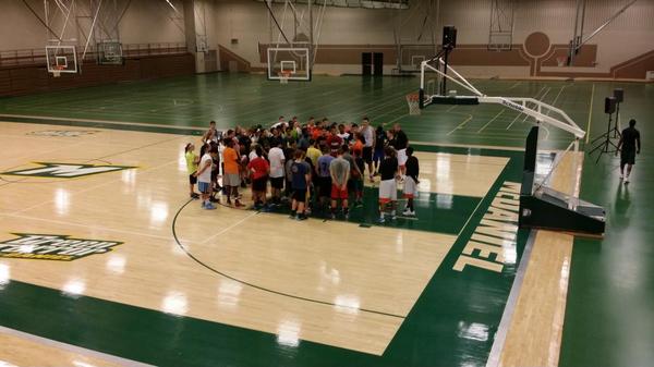 CoachPonchak's tweet photo. @PGCbasketball athletes getting coached up on Mo Stops and practicing at a championship level. #ESSMC #maximizingreps http://t.co/ZjkUudA7QQ