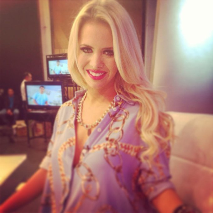 Gracias @AleLucchetta por hacerme color hoy para @BenditaOk! http://t.co/LRZDsJp6x3