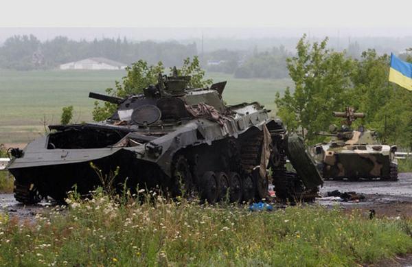 rettyyy396's tweet photo. Украинские военные: мы даже не знаем против кого мы воюем http://t.co/uxSOH7BJTn  http://t.co/nWD0z6w8is