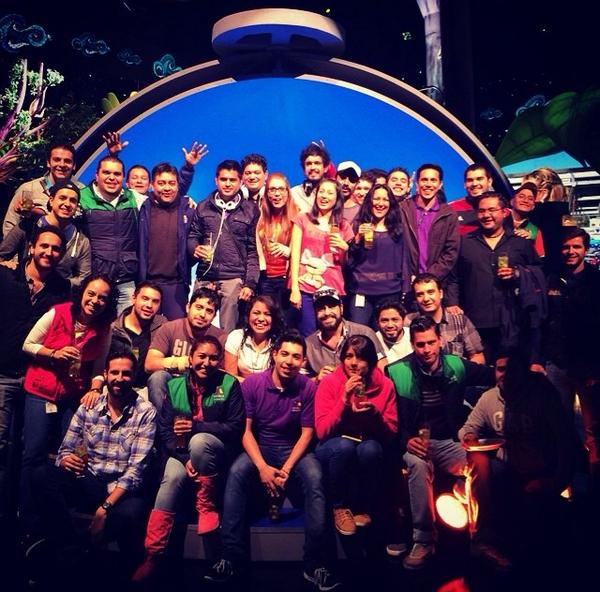 Qui_Q6's tweet photo. La mía familia... @Azteca_Deportes @futaztecadep @RicardoBSalinas @tvaztecaoficial @vive_brasil http://t.co/mgc55pZ4QA