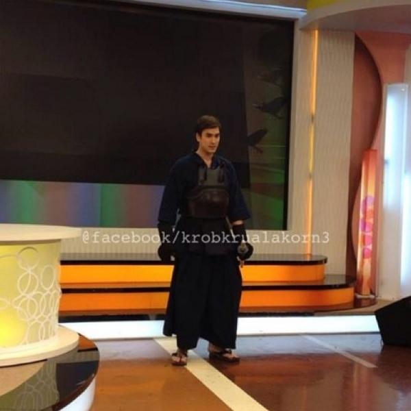 โอ้ว เท่ห์เบย 😍😍 #16/7/57 #เรื่องเล่าเช้านี้ #รอยรักหักเหลี่ยมตะวัน #รอยฝันตะวันเดือด  instagram.com/p/qfqvWOxuLH/