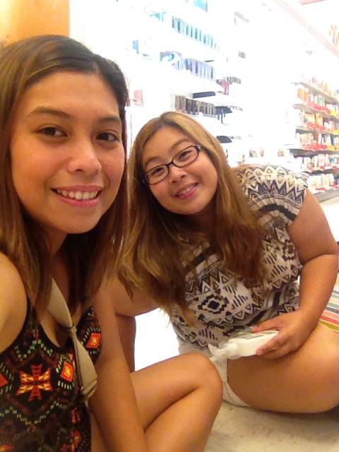 merryllll's tweet photo. Ayan naupo na tayo kasi ang tagal mong mamili ng facial wash!!! Hahahahahaha @hmm0kaye http://t.co/S7LXm57QLE
