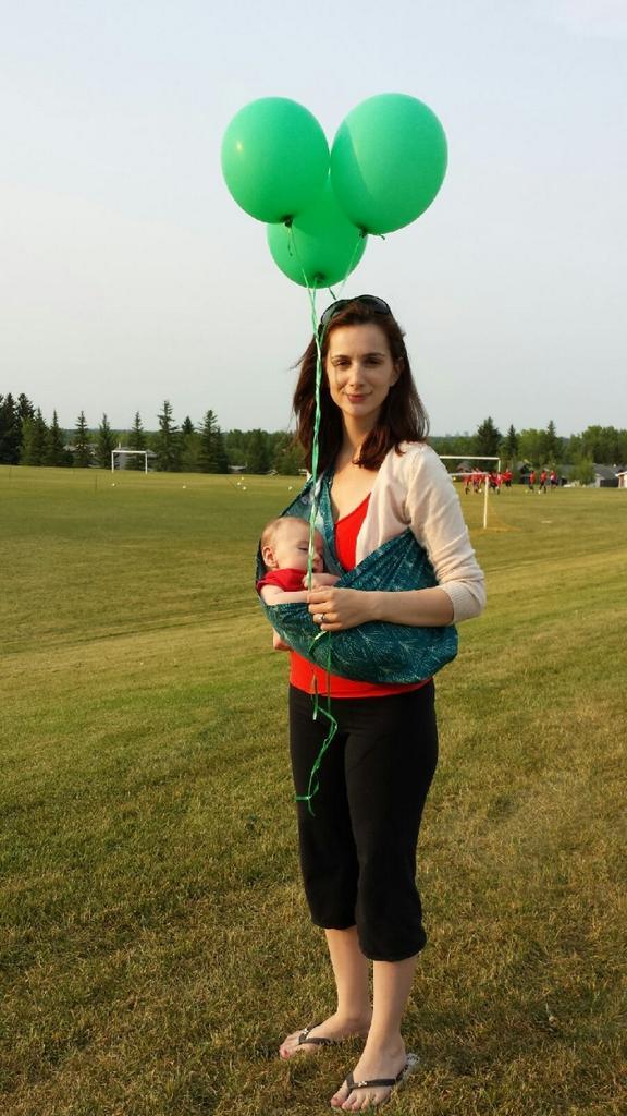 Britt2b's tweet photo. My thoughts and prayers go the family. #yyc#greenballoons #angelsinthesky http://t.co/ptiq91chOE