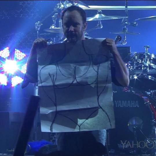 DMBduluth's tweet photo. Dave, you've had some work done! #DMB2sets http://t.co/oG0xY5LOwM