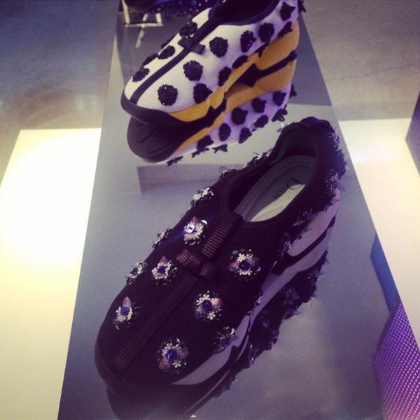 iaintfucinwitya's tweet image. “@thezoereport: How @dior does couture...sneakers #zoereporter http://t.co/EusCs2AXem” WTF