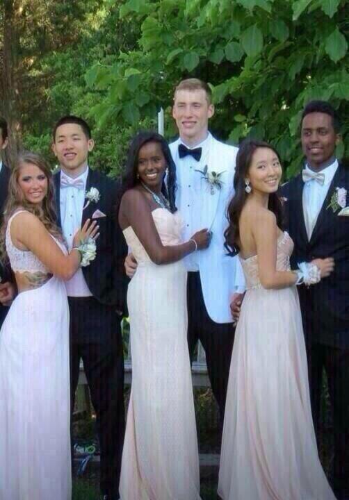 ComedyPosts's tweet photo. "let's just trade sisters for prom" http://t.co/R67ZNvArpk