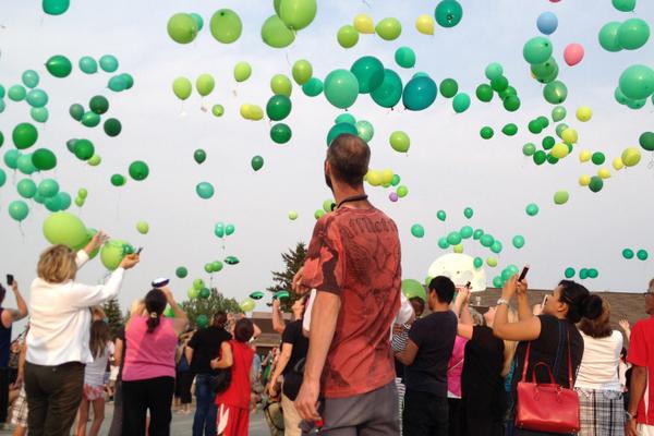 GlobalEdmonton's tweet photo. Balloons fill sky in tribute to #yyc family at centre of triple murder case http://t.co/fADyKT14Hy #yycballoonrelease http://t.co/pbyn84aLoy