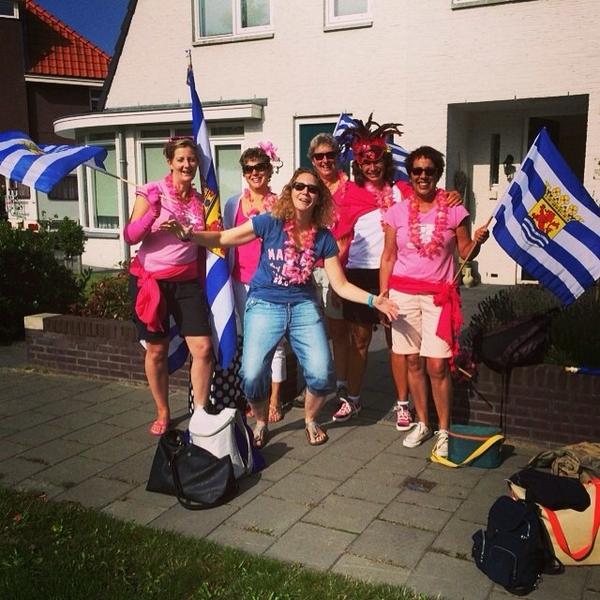 TompouceClub's tweet image. Voor vertrek!! Op naar #Nijmegen #nijmeegsevierdaagse #4D14 @rozewoensdag