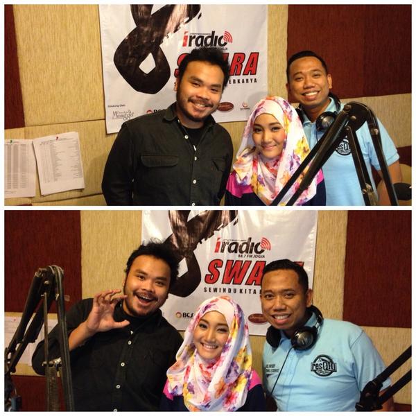 SonyMusicID's tweet photo. .@FatinSL saat ini sedang mengudara di @iradiojogja. Yuk Fatinistic Jogja kita dengarkan sama-sama. :) http://t.co/ei4VUKq3eF