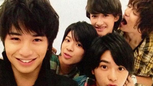 さら 嵐みたいになりたいって健人だって言ってるじゃん 嵐はずっと平等だよねいつも デビュー当時のsexyzoneだってみんな洋服もおんなじで格差なかったよね これって格差じゃなくて差別なんじゃない Http T Co Flk3putsqw Twitter