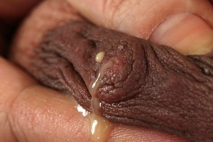 This is Keira Raven at full term. http://t.co/XSS0QSLCPR First milk.... http://t.co/C0nv9szyH4